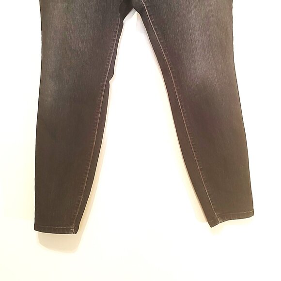 Women's Torrid Demin Stretch Skinny Dark Wash Jeans RN#148862 in Size 14 Reg - Picture 3 of 12